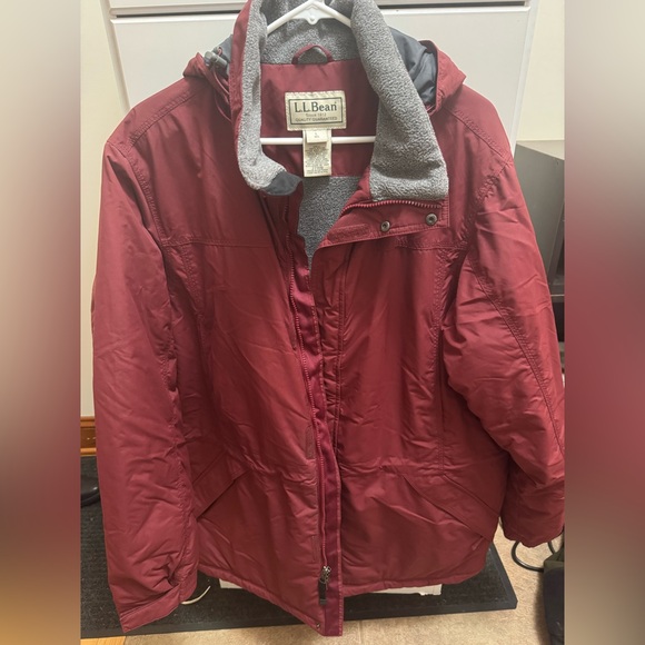 L.L. Bean Men's Burgundy Puffer Jacket - Picture 1 of 2